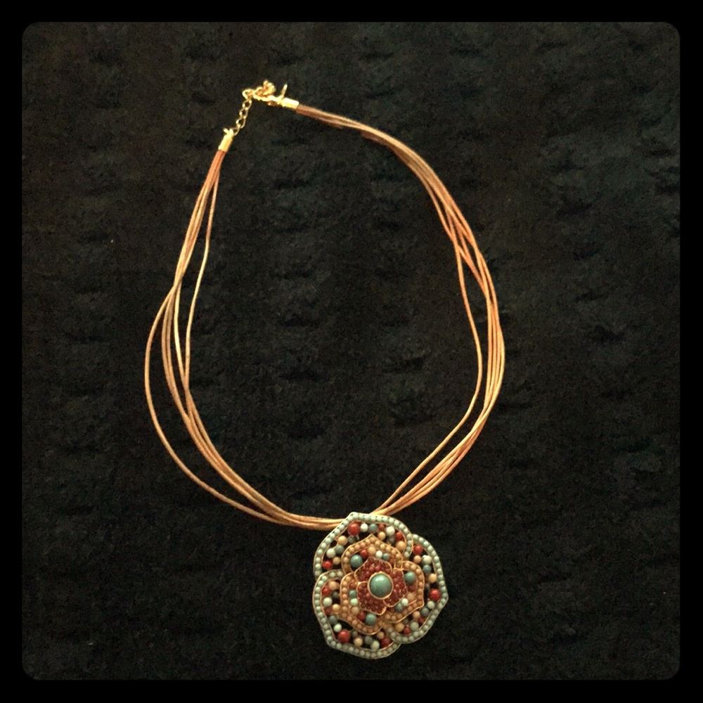 Vintage necklace perfect for fall
